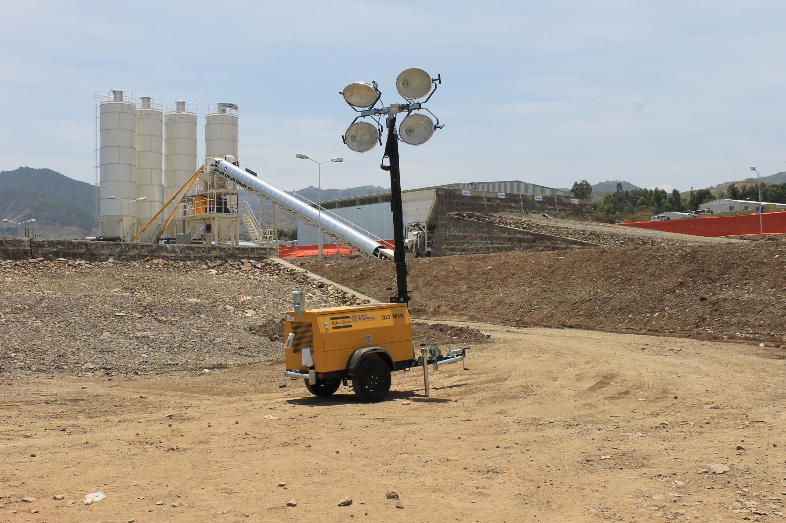 Gerador de energia Atlas Copco QLT M20 Yd